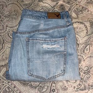 Distressed American Eagle Tom girl jeans